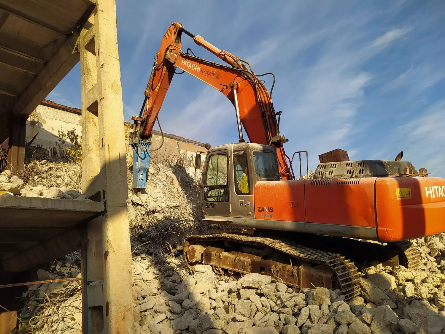 <span style="font-weight: bold;">Аренда экскаватора с гидромолотом</span><br>